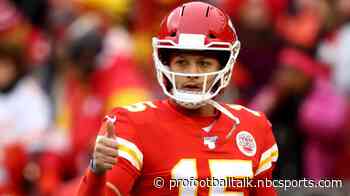 Chiefs pick off Derek Carr, take 7-0 lead