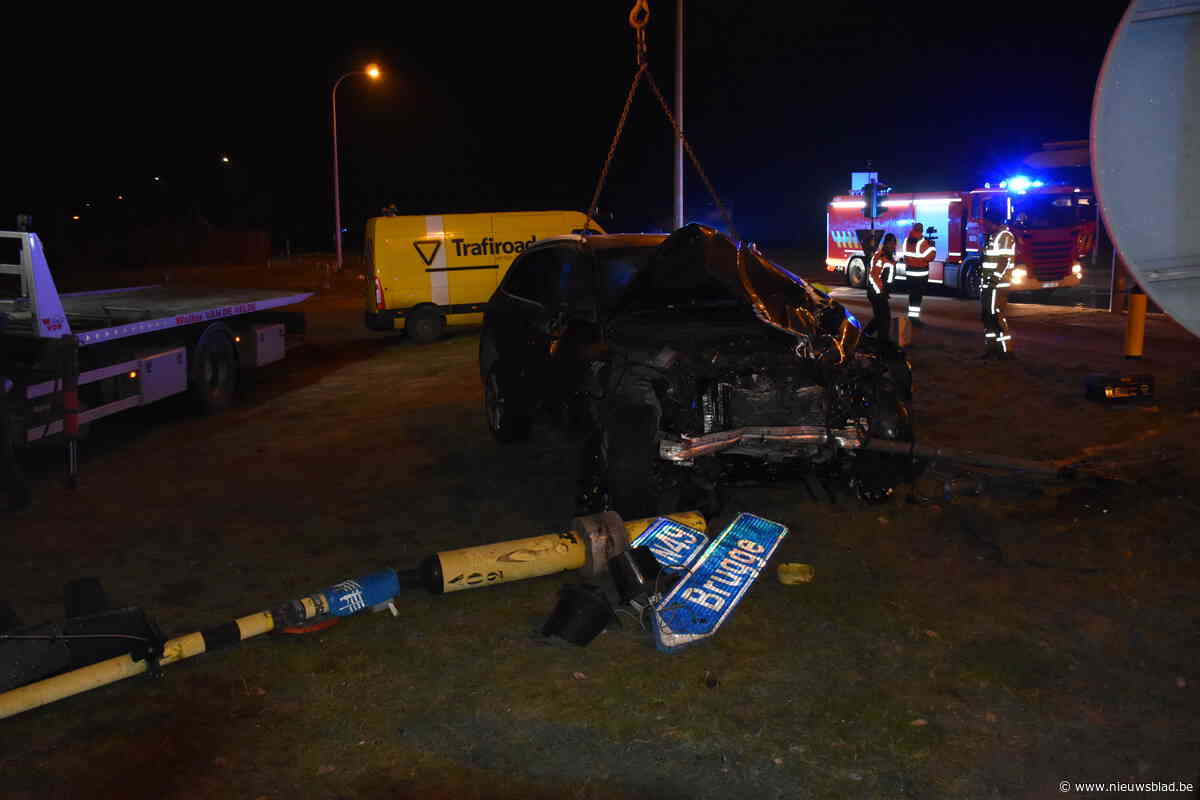 Eén persoon zwaargewond na ongeval op kruispunt E34 en Stoepestraat