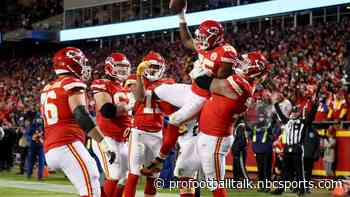 Chiefs trample Raiders 40-9