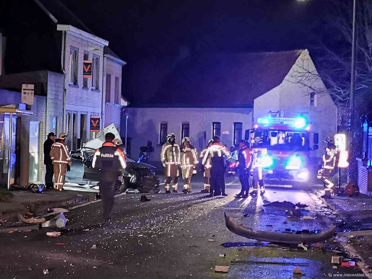 Jonge chauffeur mist bocht en overlijdt na zware crash
