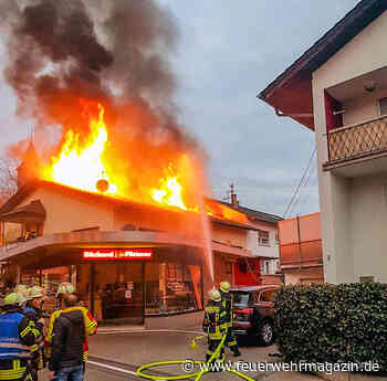 Dachstuhl in Vollbrand: Person stirbt in Flammen