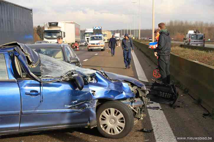 Geen gewonden na zware crash op E17