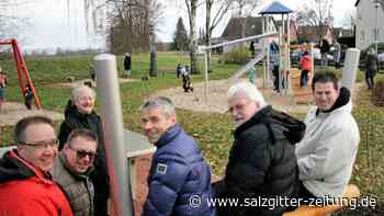 Kinder erobern den neuen Spielplatz in Grafhorst