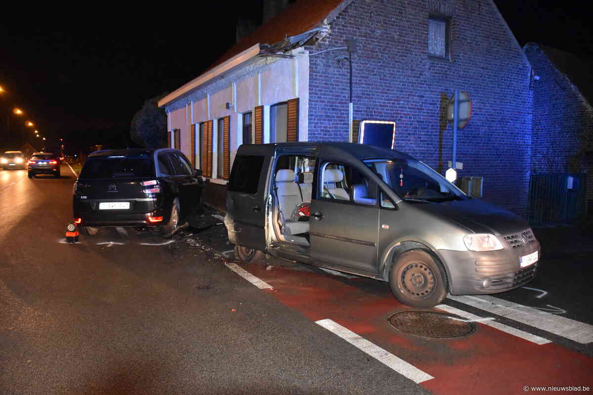 Passagier levensgevaarlijk gewond na aanrijding op Tieltsesteenweg