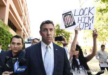 Hunter says he will plead guilty to corruption charges