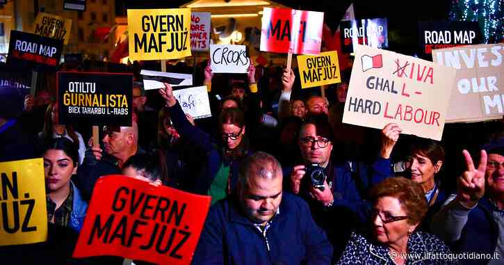 Malta, parlamentari bloccati in Parlamento dai manifestanti che chiedono dimissioni immediate del premier Muscat