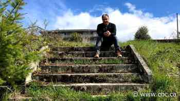 Steve Sxwithul'txw survived residential school. Now he's trying to honour family who didn't