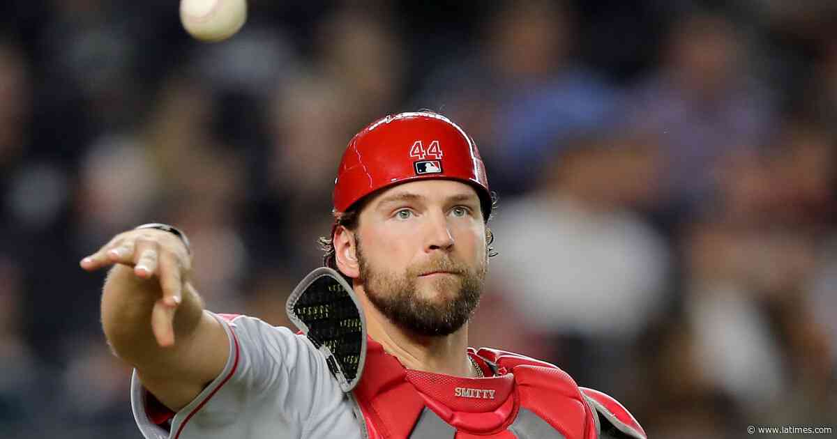 Angels won't make contract offer to catcher Kevan Smith