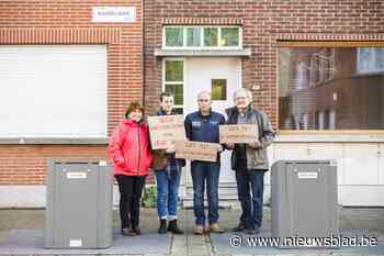 Zwerfvuil, spetters op de raam en vooral enorme stank: buurtbewoners zijn afvalcontainers vlak voor hun deur beu
