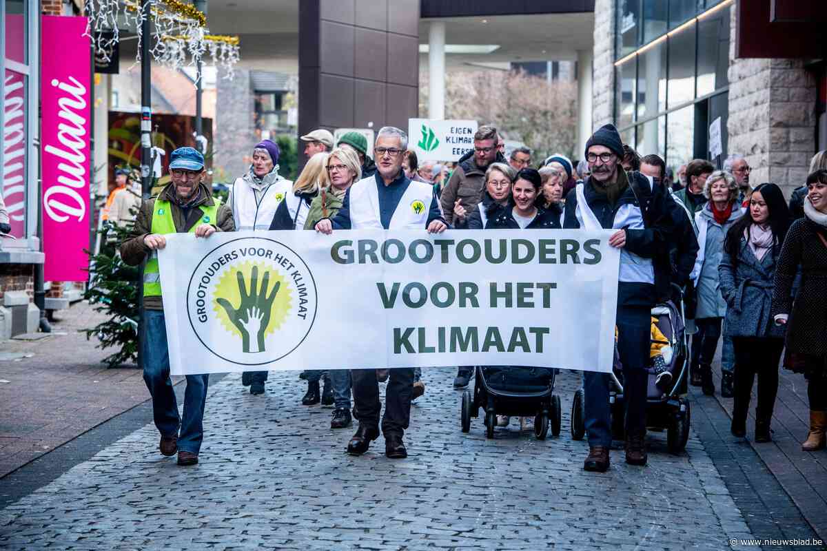 Honderdtal grootouders wandelt voor klimaat