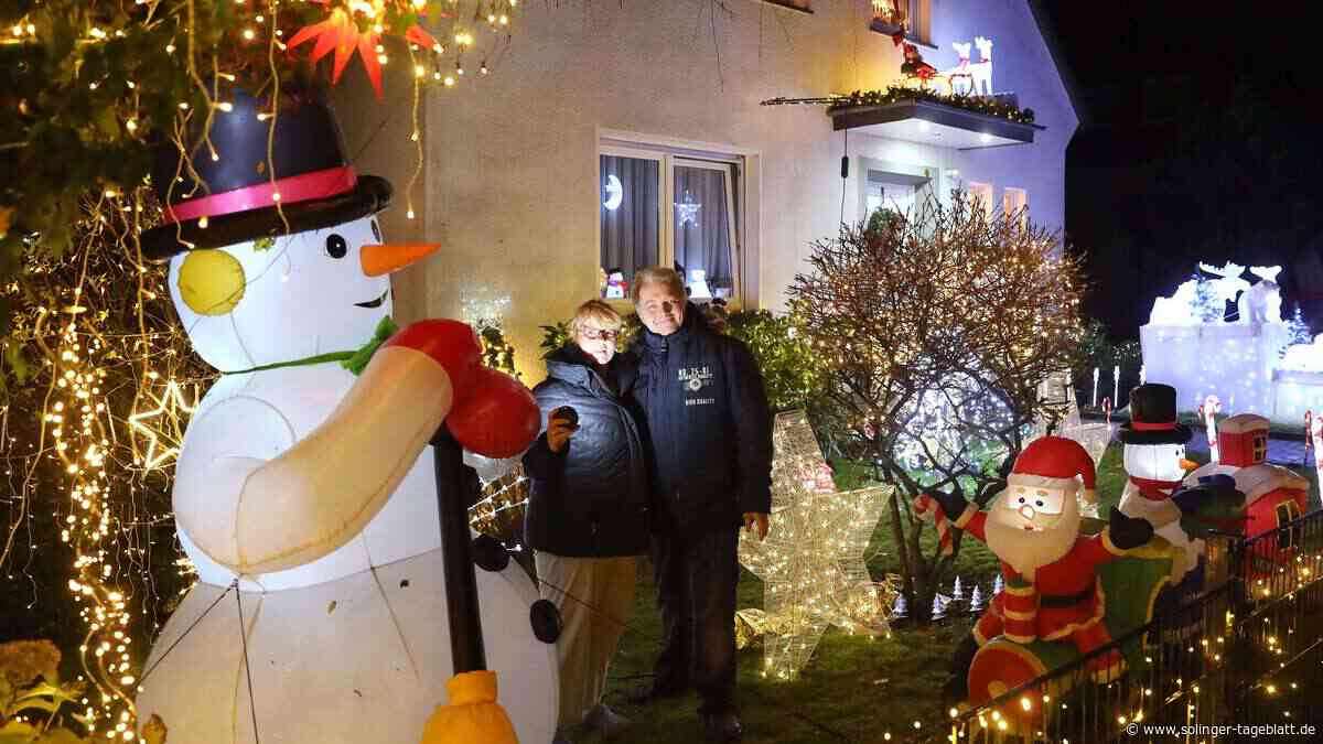 Weihnachtshaus strahlt schon vom Weiten