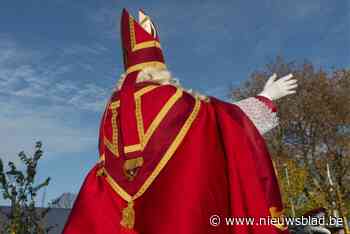 Charmezanger die “relatie” had met 13-jarige opgepakt voor schending van voorwaarden: “Hij gaf carrière nieuwe wending als Sinterklaas”