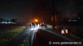Frontale botsing scooterrijder en fietser in Wageningen: twee gewonden