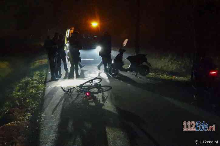 Twee gewonden bij frontale aanrijding tussen fietser en scooterrijder in Wageningen