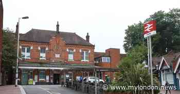 Purley track fire live: Thameslink and Southern train services severely disrupted between East Croydon and Gatwick Airport