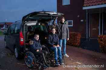 Vince (15) en Thom (11) kunnen door ziekte moeilijk op pad, oudste broer Beau (17) start actie