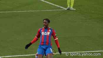 Schlupp gives 10-man Crystal Palace the lead