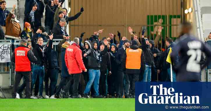 Bordeaux ultras storm pitch and cause 25-minute delay … then  team win 6-0