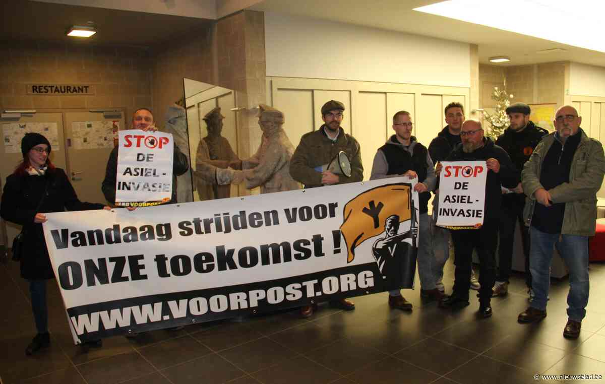 Voorpost voert actie tegen vluchtelingen: “Ze willen de boel opstoken, dat is verwerpelijk”