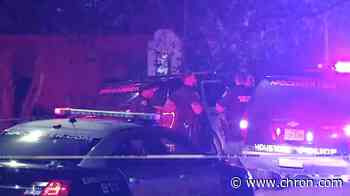 2 dead, 1 hospitalized in southeast Houston triple shooting