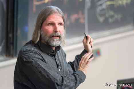 Paul McEuen delivers inaugural Dresselhaus Lecture on cell-sized robots