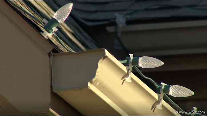 Texas man dies after falling off roof while hanging Christmas lights with his son