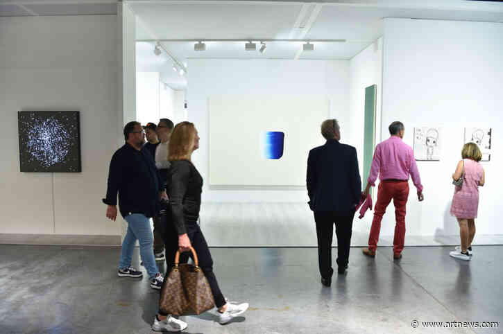 Art Basel Miami Beach’s VIP Opening Sees Brisk Sales, as $2.4 M. David Hammons, $1.7 M. Helen Frankenthaler Find Buyers