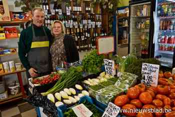 Gerry en Martine stoppen na 37 jaar met hun groenten- en fruitwinkel: “Afscheid nemen van onze klanten, het doet wel pijn”
