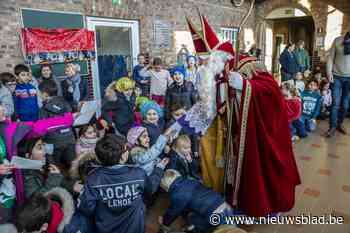 Komst Sinterklaas in basisschool leert kinderen met vreemde afkomst traditie kennen: “Veel kinderen vielen uit de boot”
