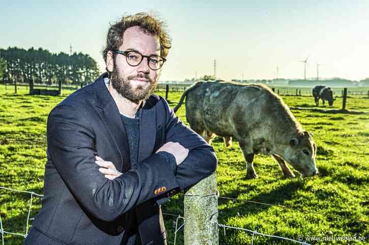 Bram Bombeek maakt overstap van de woordvoerdersstoel van N-VA naar de boerderij van zijn ouders: “Eigenlijk is dit ook politiek”