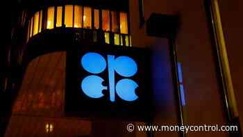 Iran OPEC envoy says Tehran would back majority decision to cut oil output