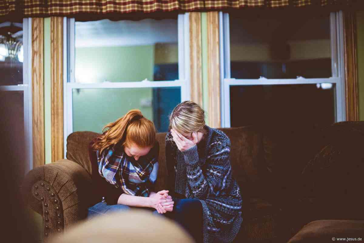 Hausgebet bringt Familien und Fremde zusammen