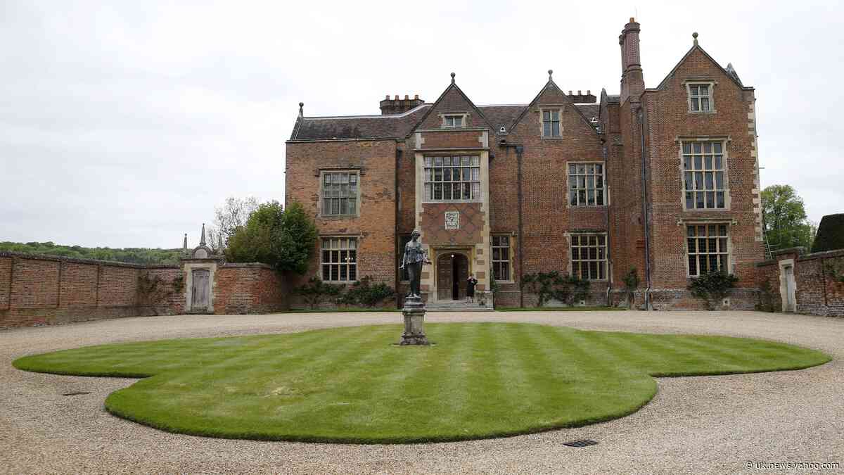 Corbyn ‘working out ownership of Chequers’ after suggesting he may give it up