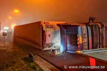 Gekantelde vrachtwagen zorgde voor zware ochtendspits op E313 in Beringen