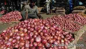 Stampede over shortage of onions at Rythu bazaar in Andhra Pradesh