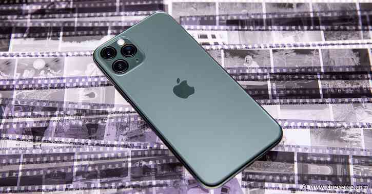 Apple will reportedly release an iPhone without any ports in 2021