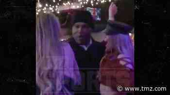 O.J. Simpson Cuts a Rug with 2 Blonde Women at Vegas Bar