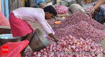 As onions touch Rs 165 a kilo, Centre banks on imports