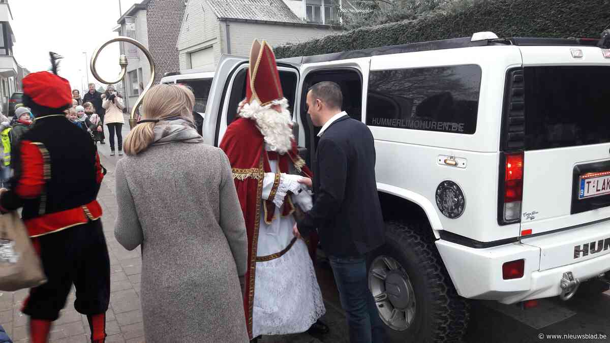 Sinterklaas in Hummer naar Sint-Vincentiusschool