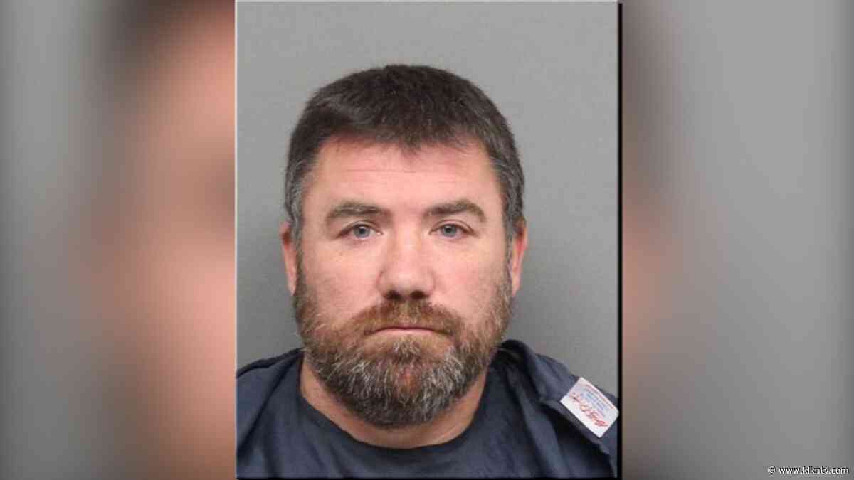 Father creates fake social media account to help catch man accused of sending his daughter explicit messages