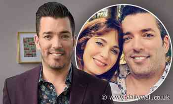 Jonathan Scott says he and girlfriend Zoey Deschanel had 'simultaneous sparks'
