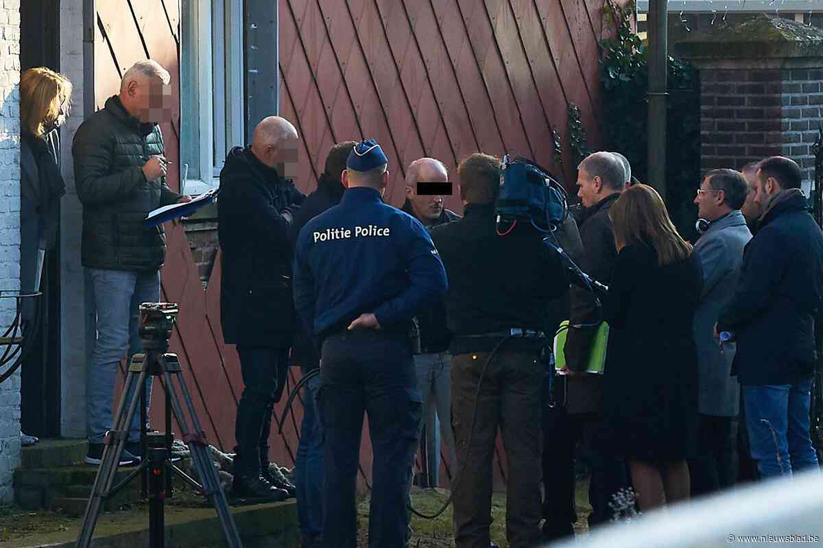 Man toont hoe hij vorig jaar partner vermoord heeft