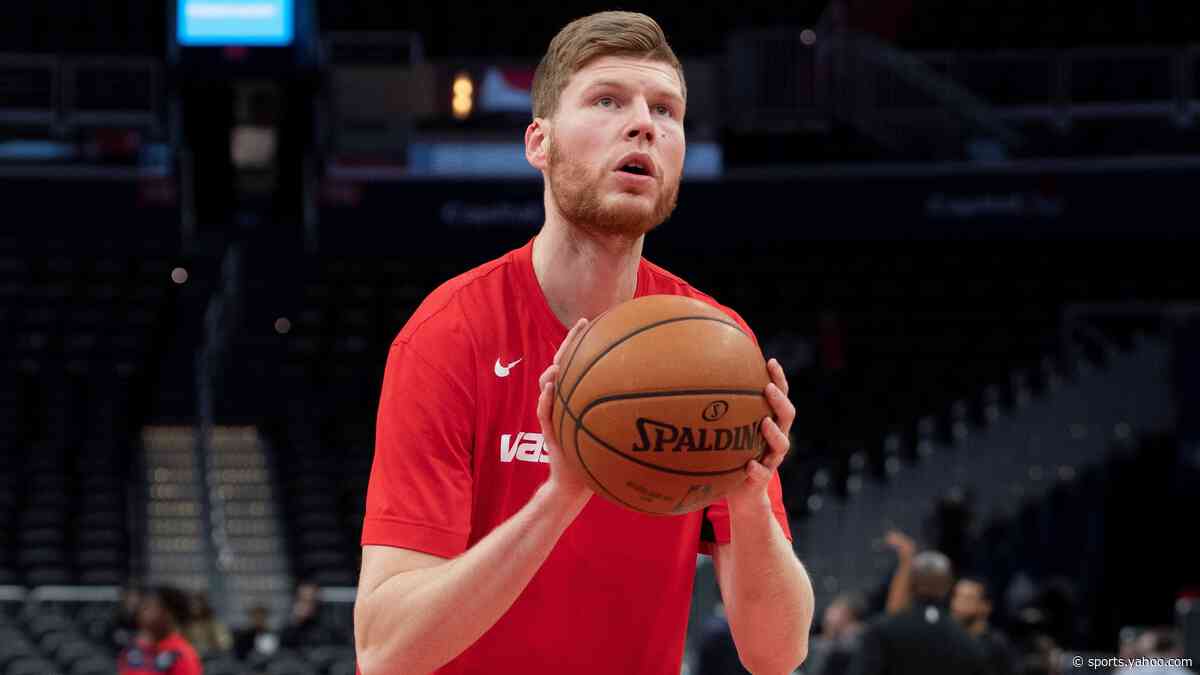 WATCH: Davis Bertans makes six straight threes vs Sixers