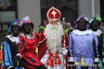Hij speelde 50 jaar Sinterklaas, maar nu hangt Marnix (82) zijn mijter definitief aan de haak: “Zelfs mijn eigen dochter herkende me niet”