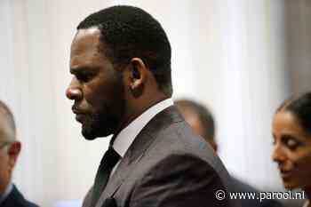 R. Kelly aangeklaagd om vals id-bewijs minderjarige vriendin