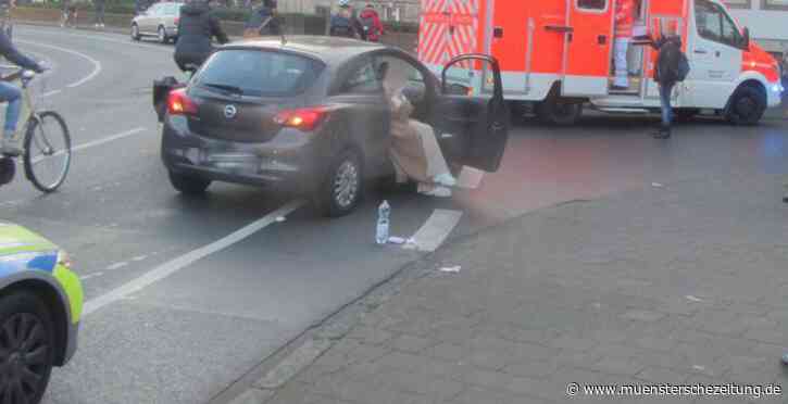 Münster: Erneuter Abbiegeunfall - Autofahrer nimmt Radfahrer die Vorfahrt und verletzt ihn leicht