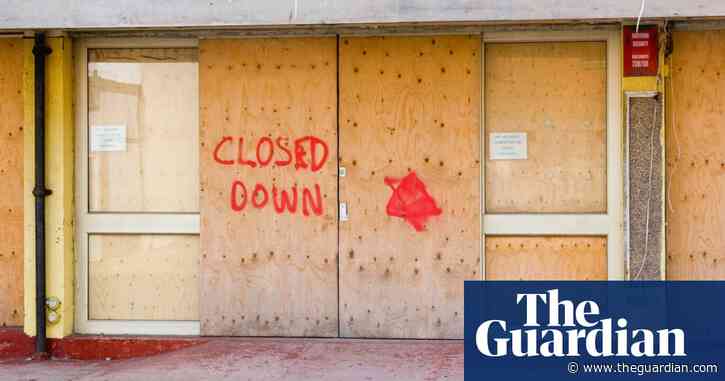 Investors pull £2.8bn out of UK property funds amid high street gloom