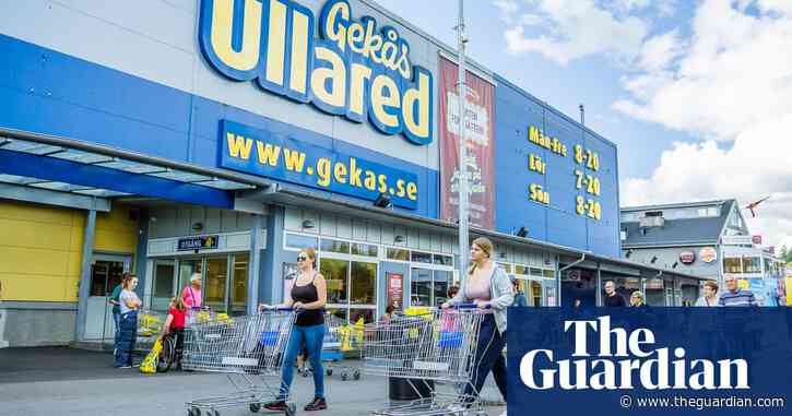 Come mall ye faithful: 40,000 festive shoppers to hit Swedish superstore