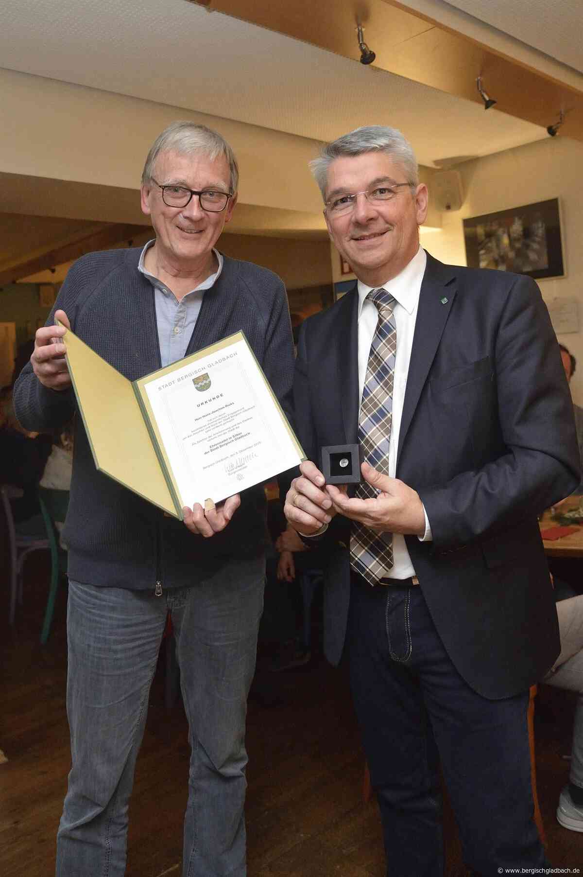 Hans-Joachim Rieks mit Ehrennadel in Silber ausgezeichnet