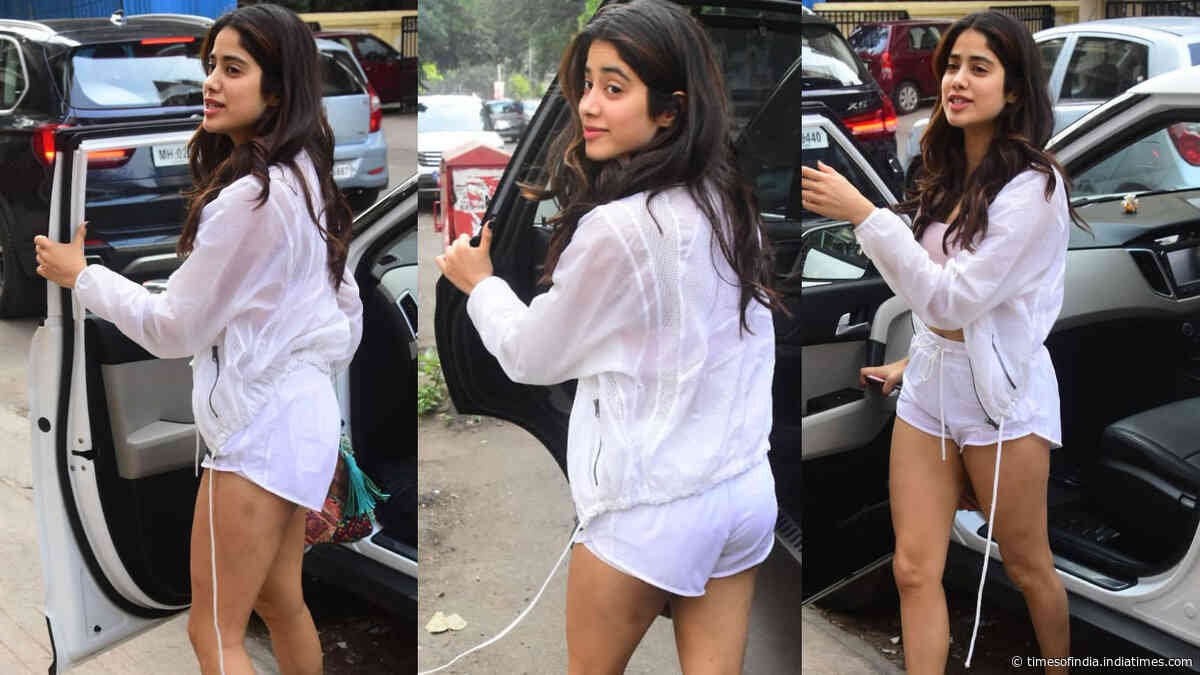 Janhvi Kapoor's latest all-white gym look is all about comfy dressing